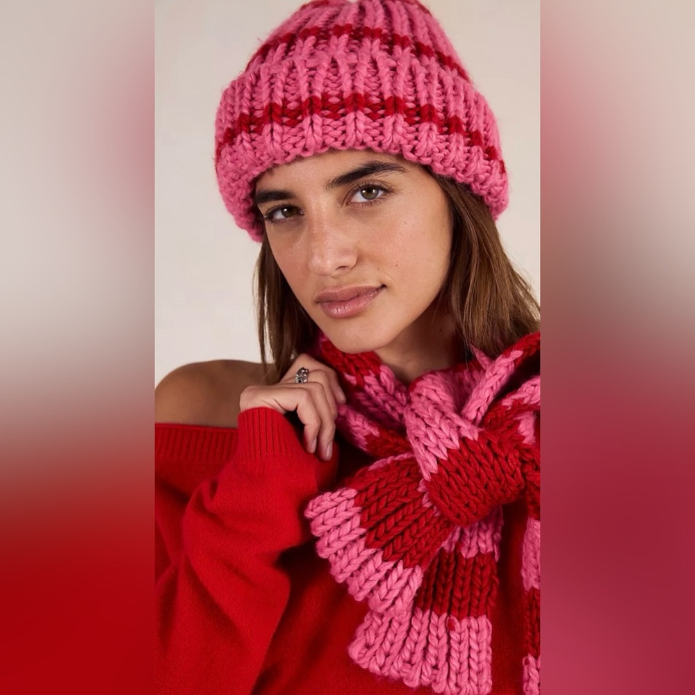 NWT FREE PEOPLE TACITA BEANIE & SCARF SET - Picture 2 of 3